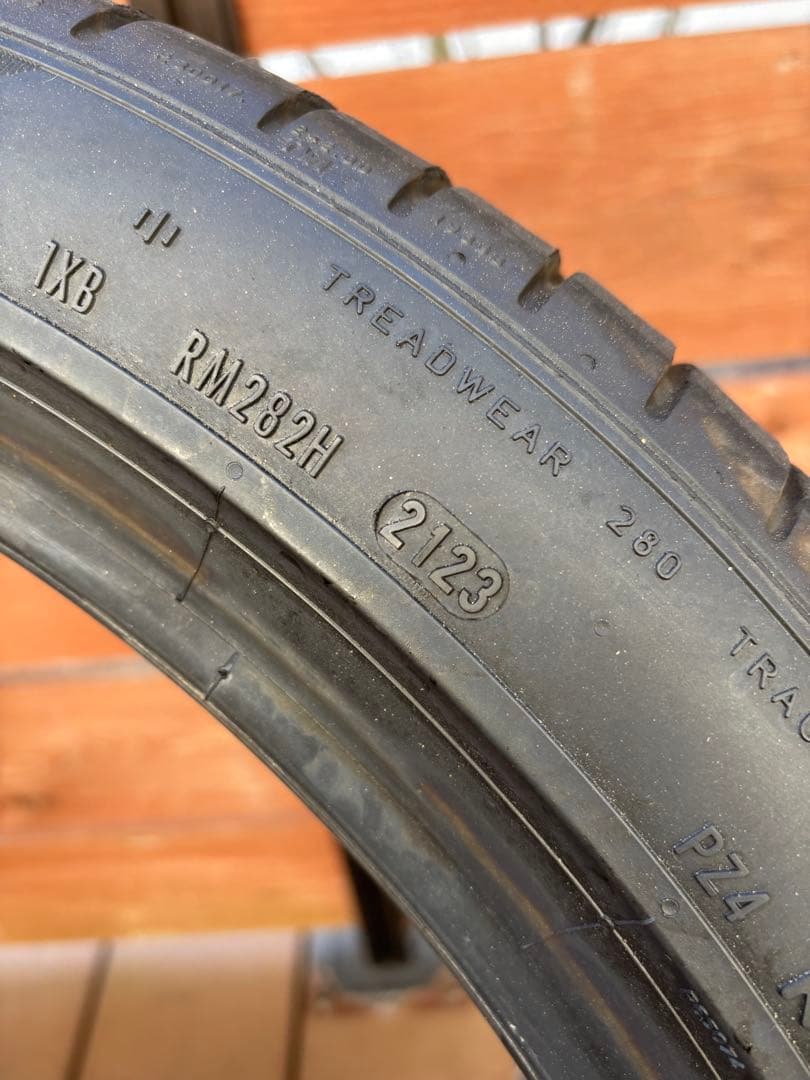 タイヤ・ホイール PIRELLI 255/40R21 P-ZERO