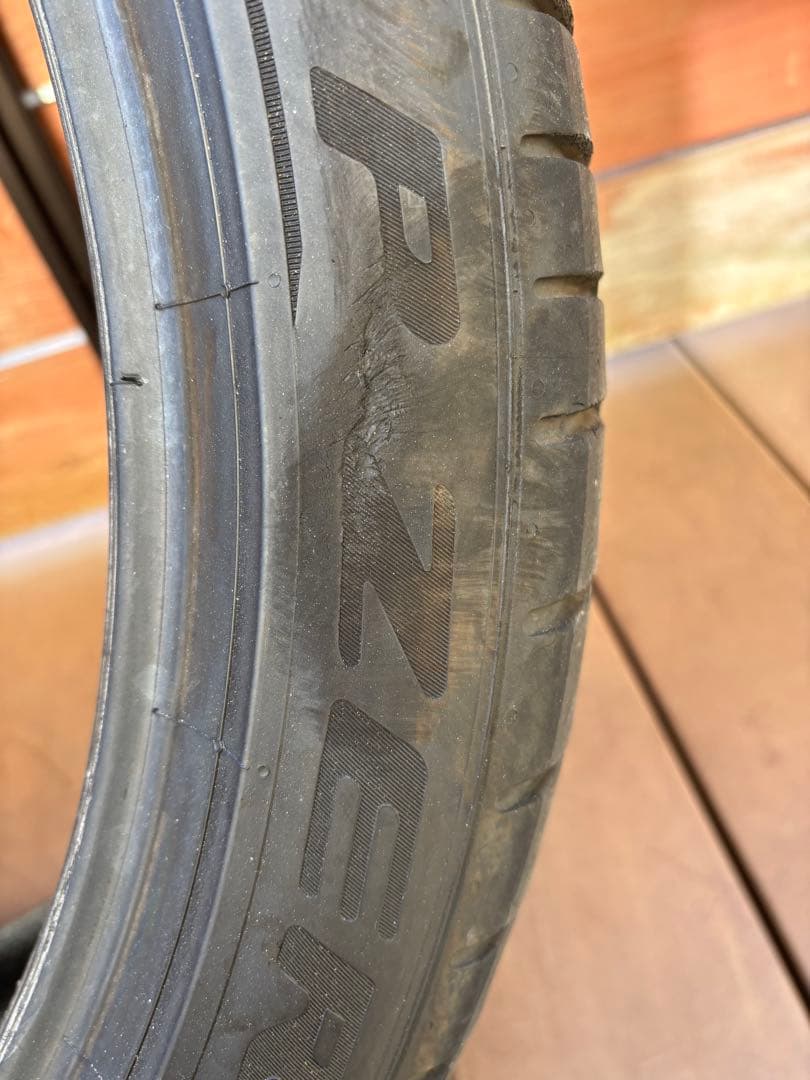 タイヤ・ホイール PIRELLI 255/40R21 P-ZERO