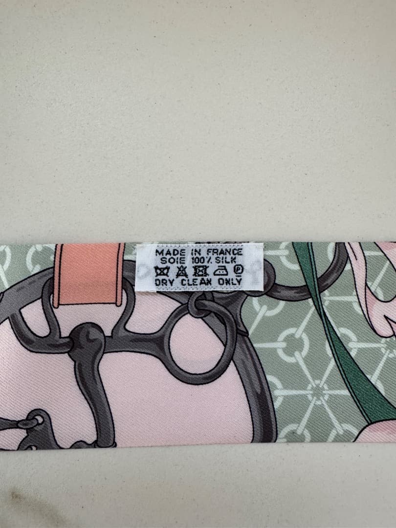 HERMES シルクスカーフ ピンク・グリーン・ブラック