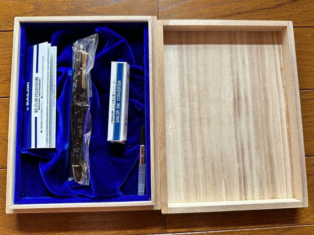 【絶品】中尊寺　万年筆　与楽　螺鈿　中尊寺限定 寶相華文 螺鈿