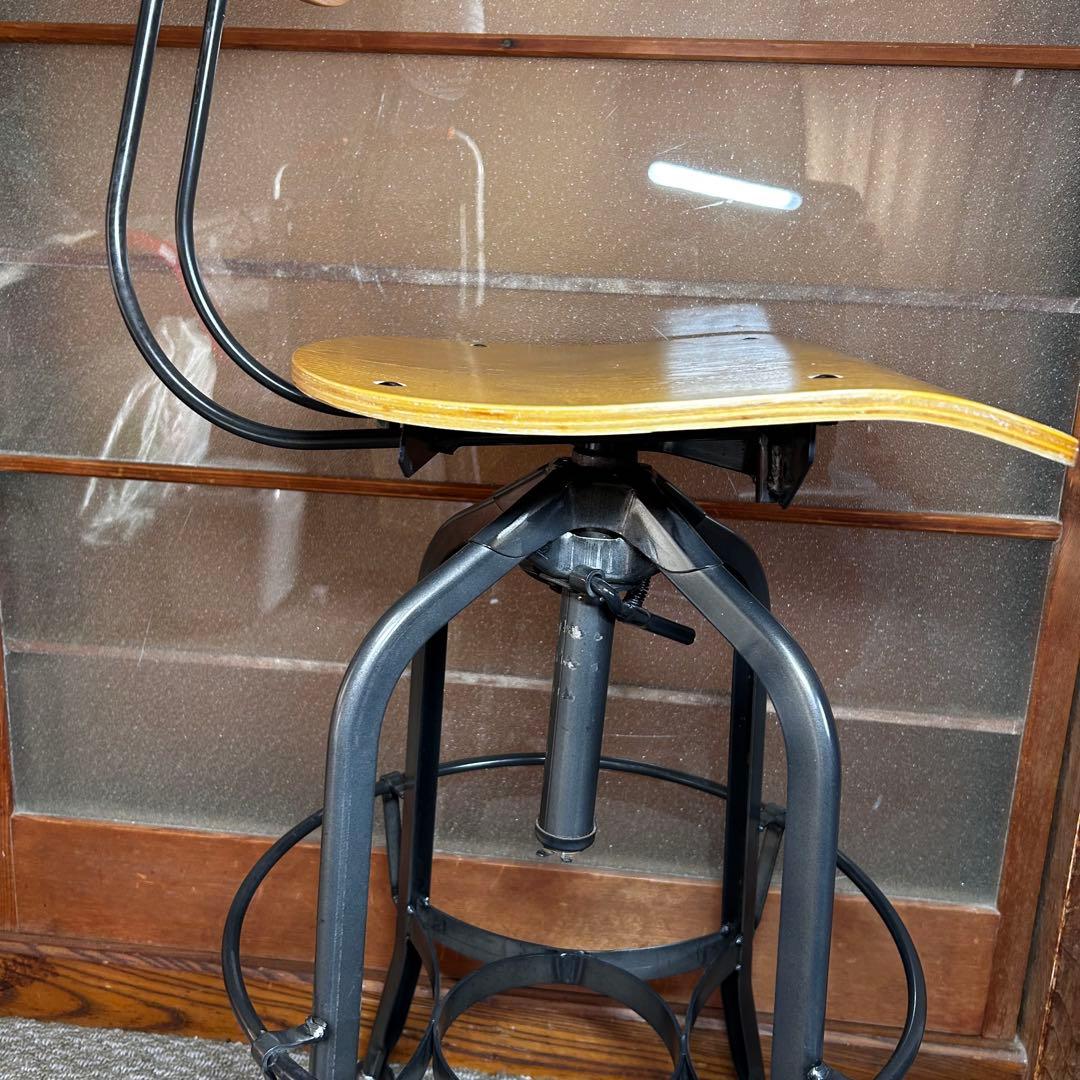 カウンターチェア　ドラフティングチェア　インダストリアル　武骨でお洒落な佇まい！