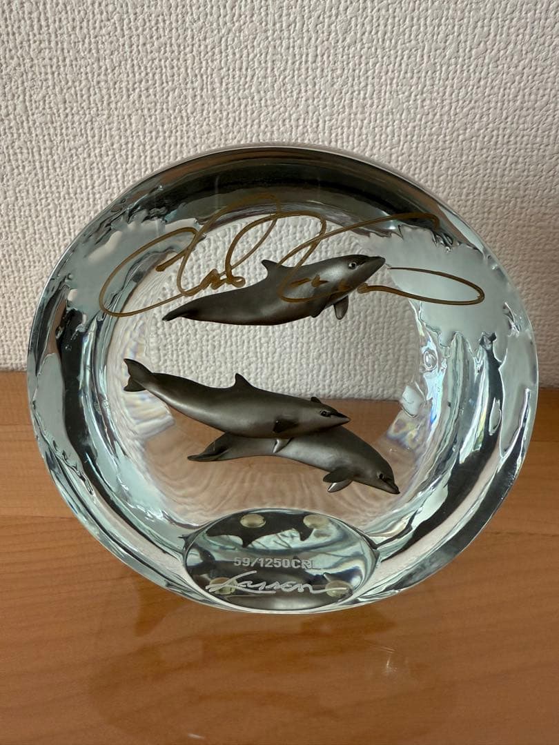 【サイン入り】クリスチャン・リース・ラッセン　アクリルオブジェ イルカ