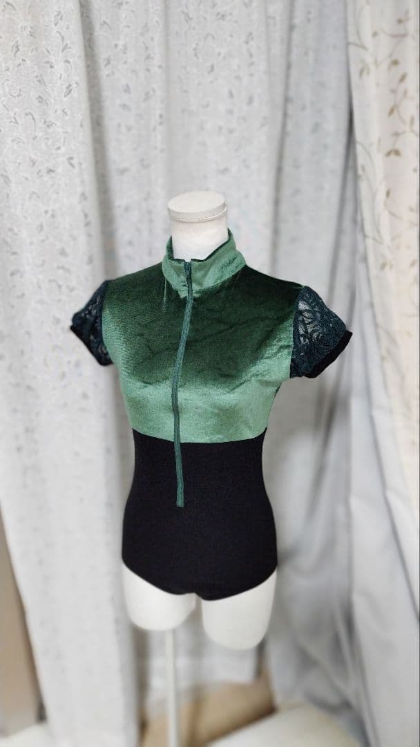 M～Ⅼ／深緑が落ち着いた雰囲気を醸し出す、エレガントなベロアファスナーレオタード