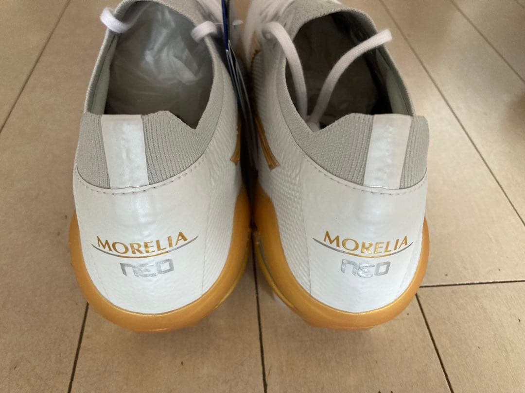 モレリアネオ4βジャパン　白✖️金　27.0㎝　新品。