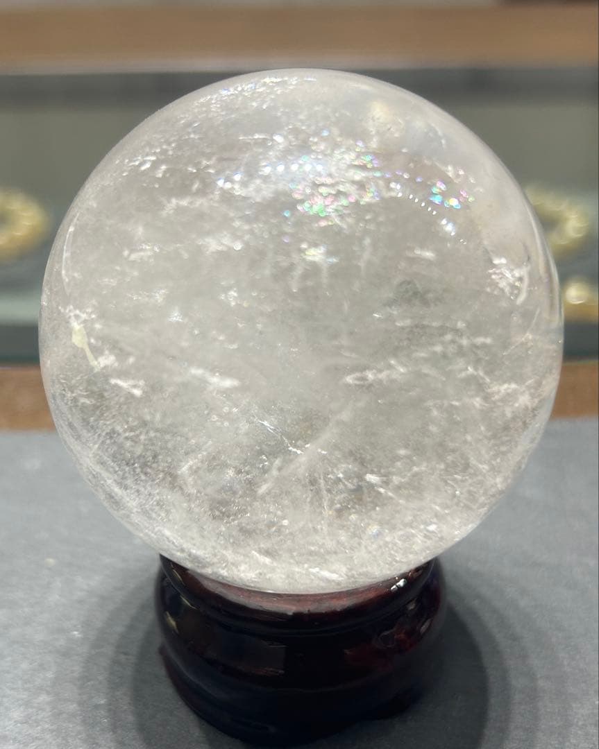 水晶丸玉　虹入り　66mm