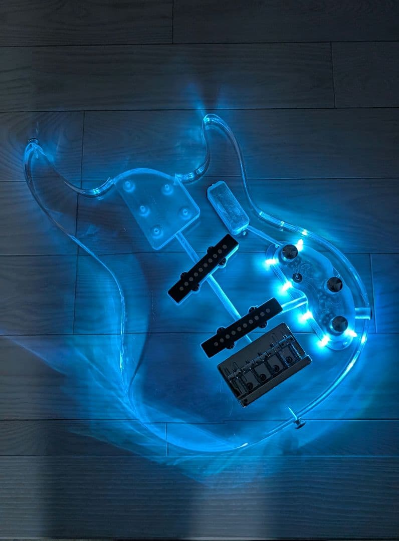 希少　光るエレキベース　アクリル製　LED搭載　ボディのみ　5弦　ステージ映え