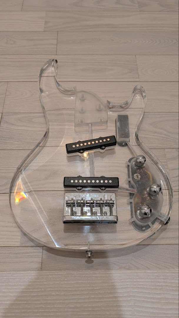 希少　光るエレキベース　アクリル製　LED搭載　ボディのみ　5弦　ステージ映え