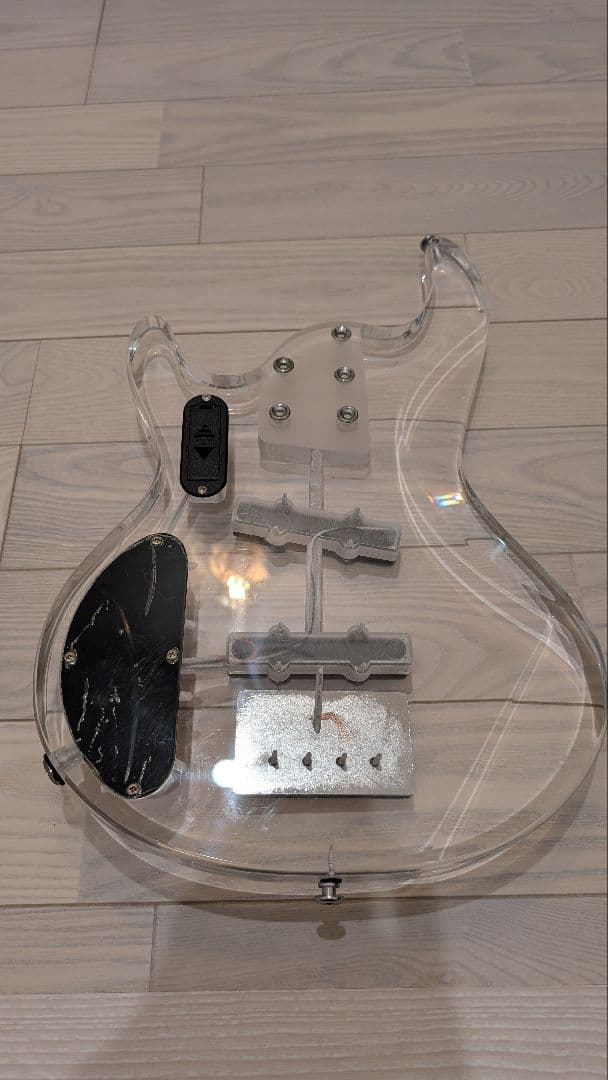 希少　光るエレキベース　アクリル製　LED搭載　ボディのみ　5弦　ステージ映え