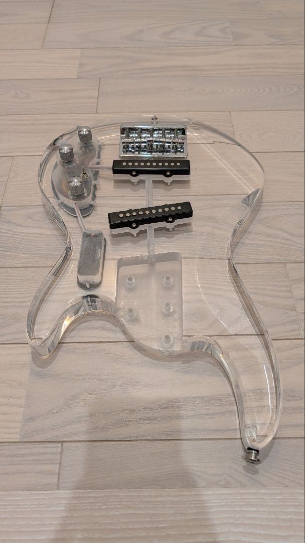 希少　光るエレキベース　アクリル製　LED搭載　ボディのみ　5弦　ステージ映え