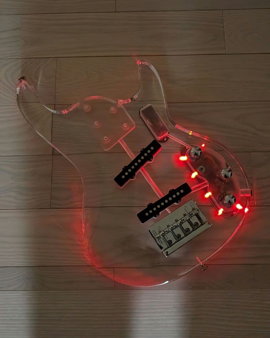希少　光るエレキベース　アクリル製　LED搭載　ボディのみ　5弦　ステージ映え