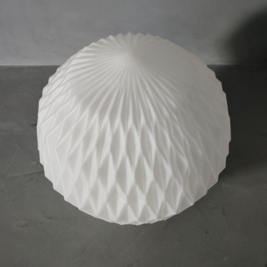 ガラス製　ヴィンテージ ランプシェード　折紙細工/幾何学模様/デザイン/ホワイト