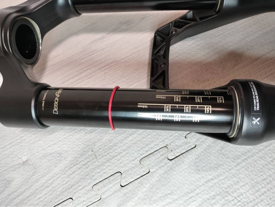 ROCKSHOX サスペンション　DOMAIN160mm29インチ