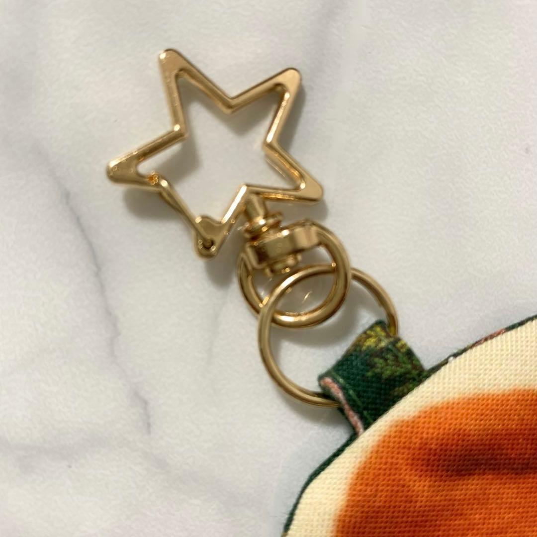 ハンドメイド　フラットポーチ　マスコットポーチ　猫ちゃん　パネル生地 クリスマス