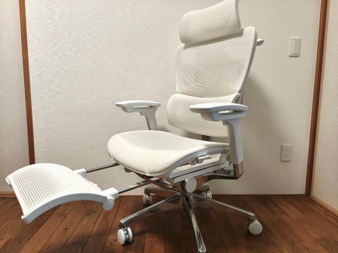 ゆうさん【極美品】超人気品 COFO Chair Premium ホワイト