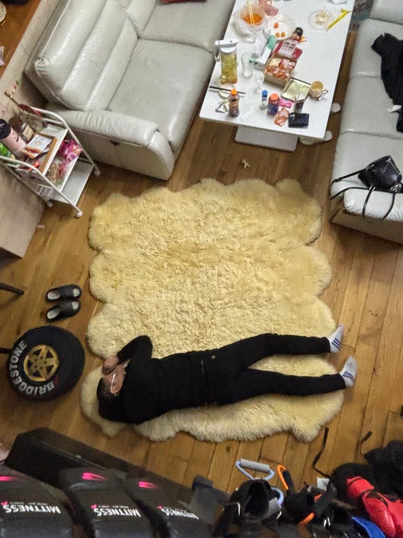 BOWRONクリーム色シープスキンラグ 約200cm x 150cm