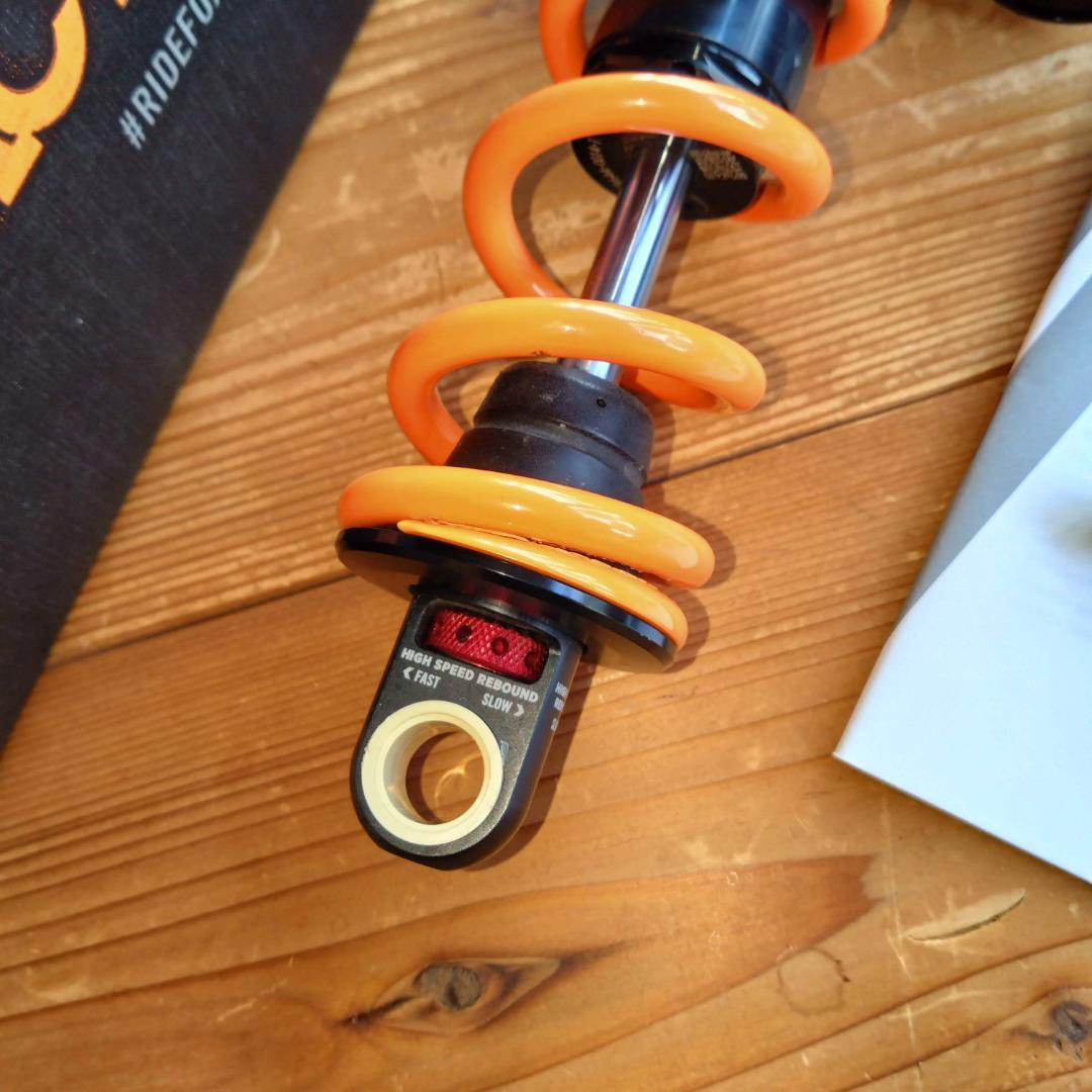 FOX 2023 DHX2 230×60リアショック　リアサスペンション