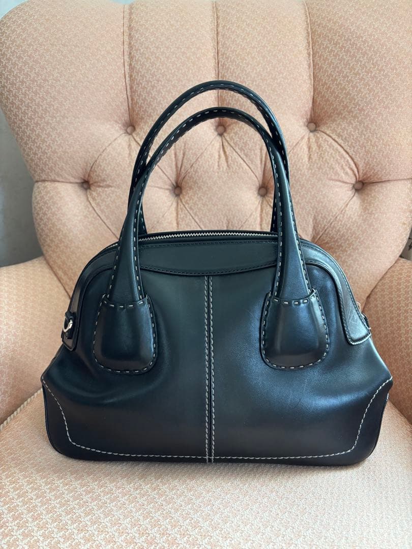 TOD’S 黒のトートバッグ ホワイトステッチ