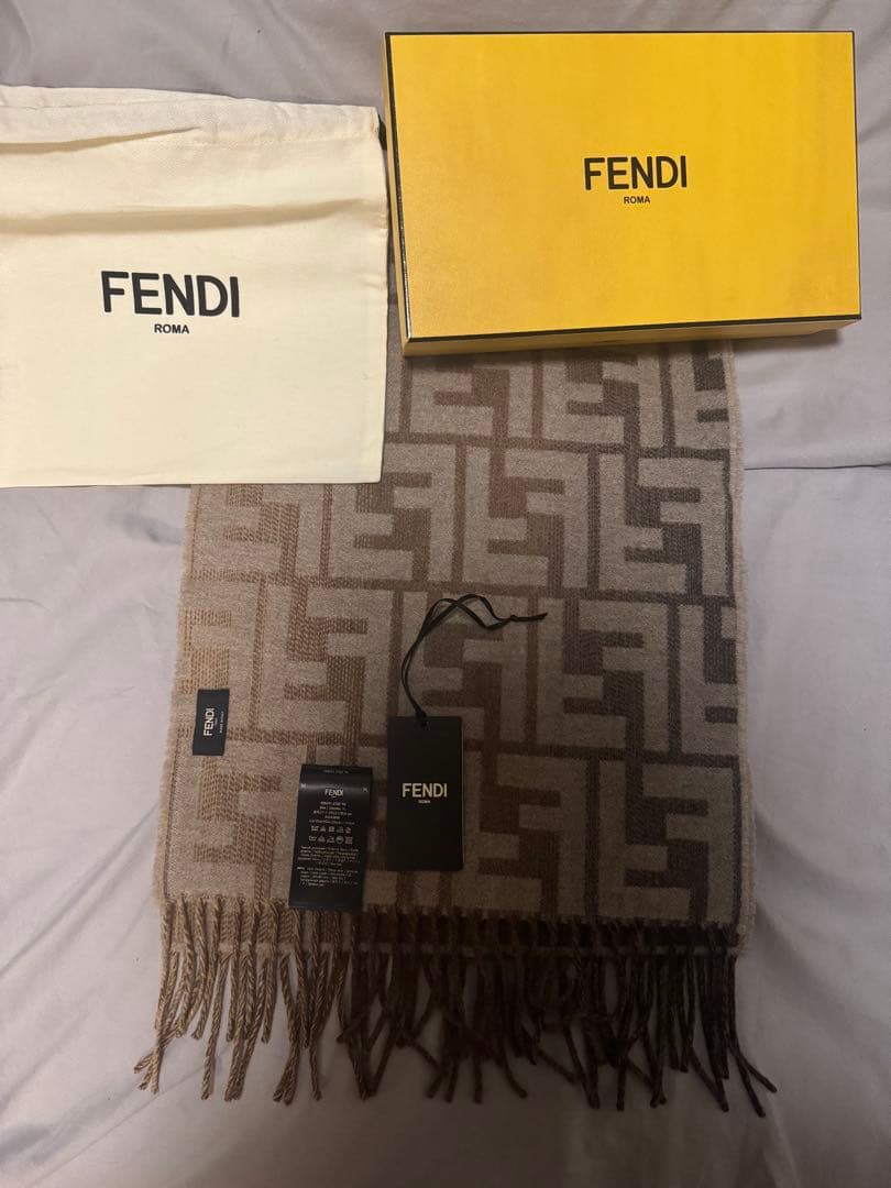 値下げしました！早い者勝ち！！FENDI マフラー