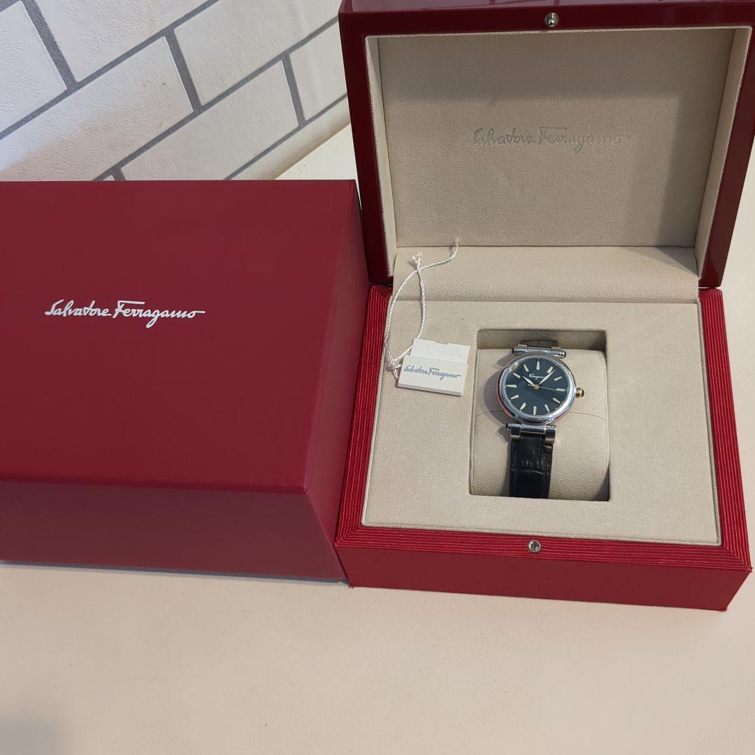 【Salvatore Ferragamo】 アナログ時計 ブラック