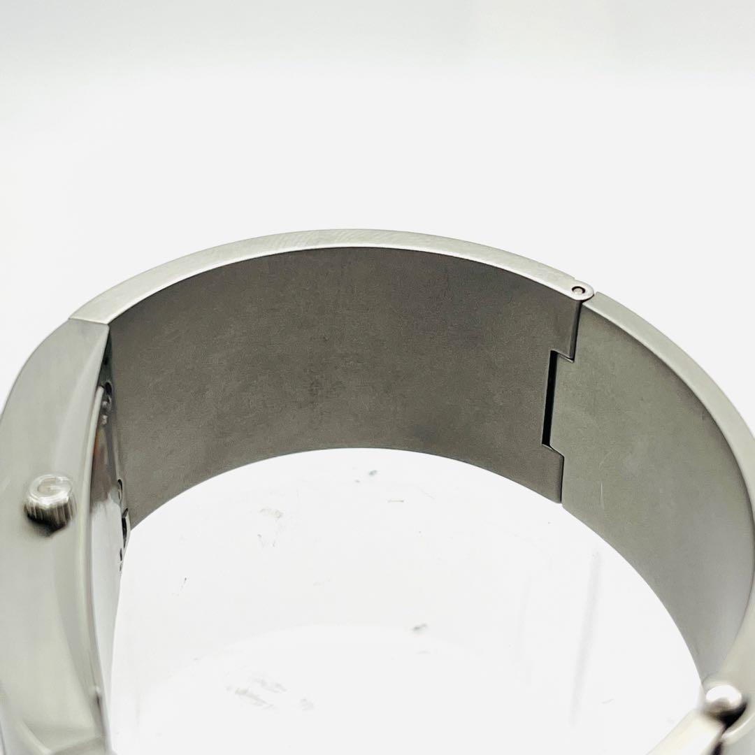 【極美品】GUCCI 2400L シルバーバングルウォッチ ブラック文字盤