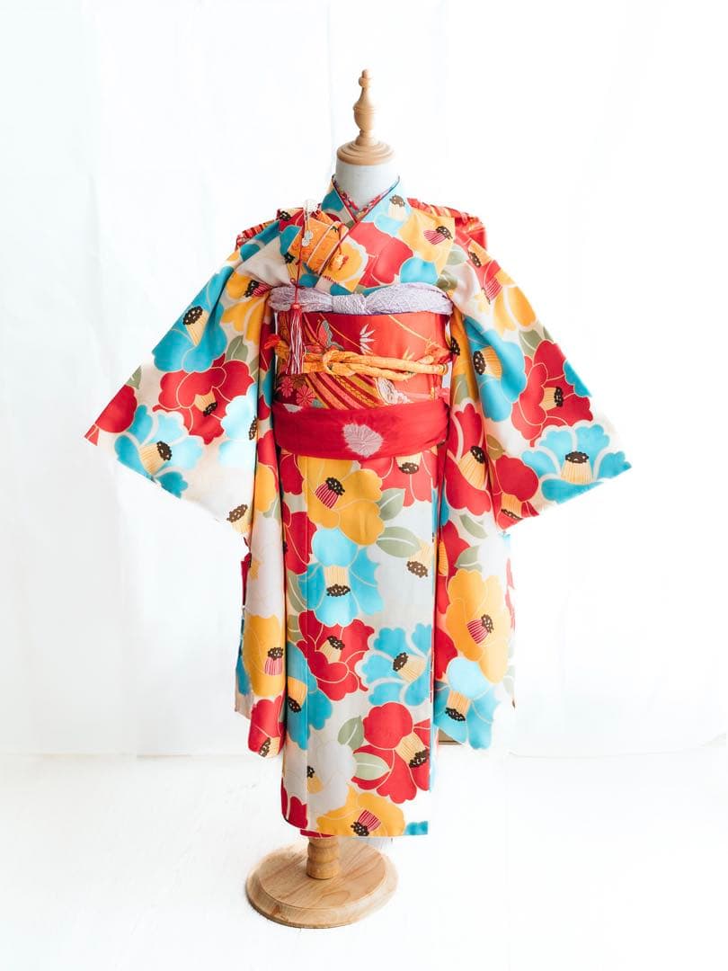 華やかな花柄 着物(着物のみ)7歳用