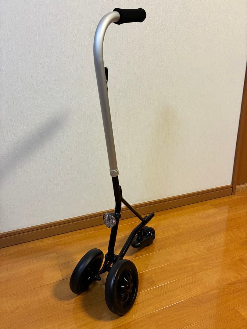 軽量歩行器 手すりなしでも楽々移動　 自立式・自動ブレーキ付きで安心(ブラック)