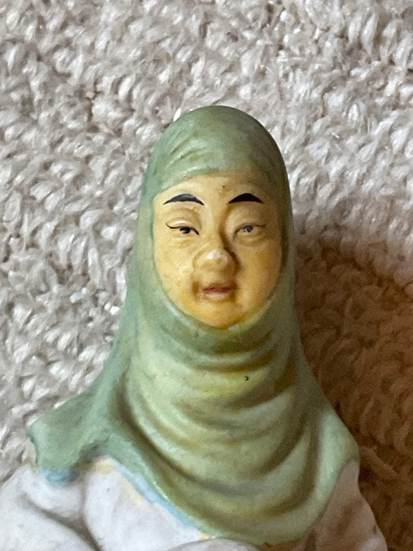 イスラム教の女。江戸時代の物。ヘジャブを被っています。特級呪物かも知れますまい。