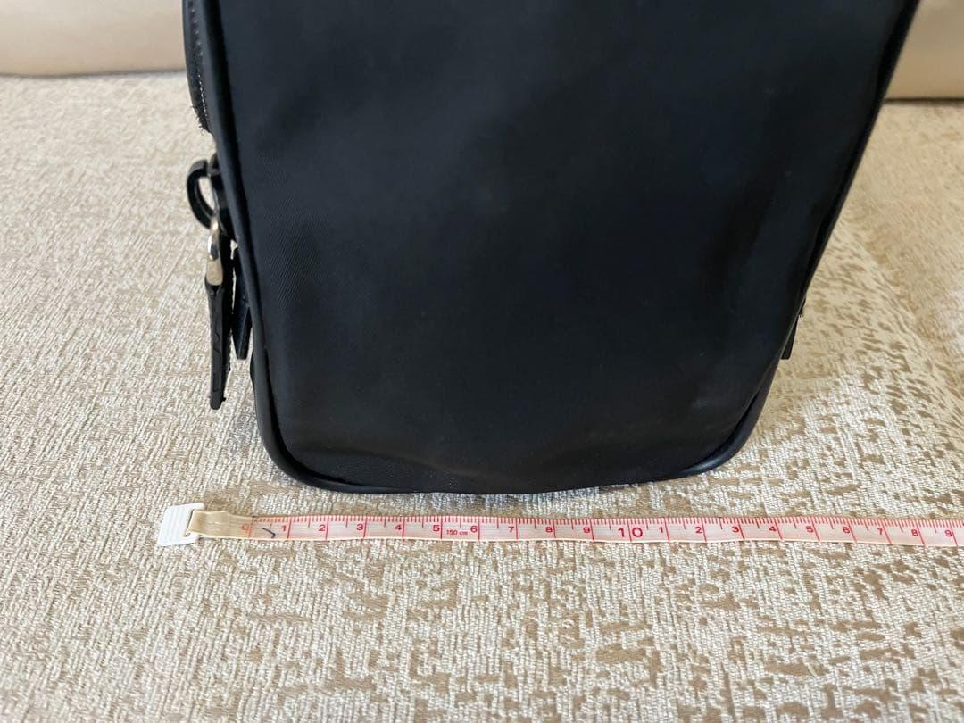 PRADA、コスメポーチ、旅行鞄、手荷物 、バニティバッグ、キャリーバッグ