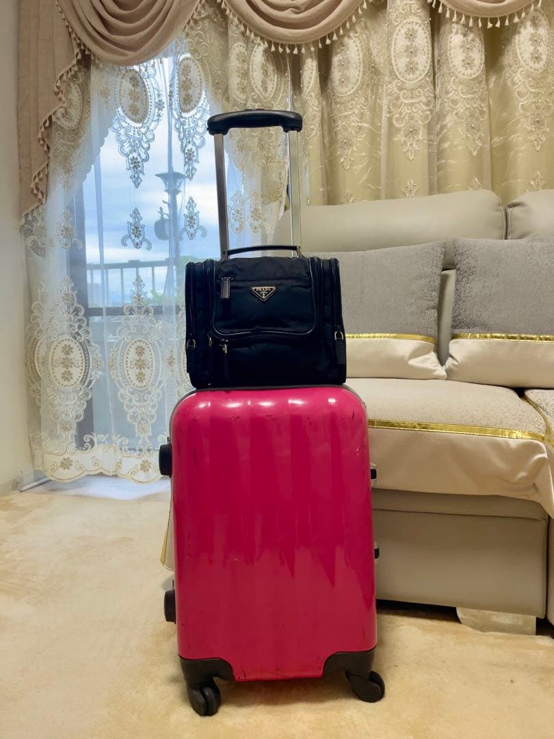 PRADA、コスメポーチ、旅行鞄、手荷物 、バニティバッグ、キャリーバッグ