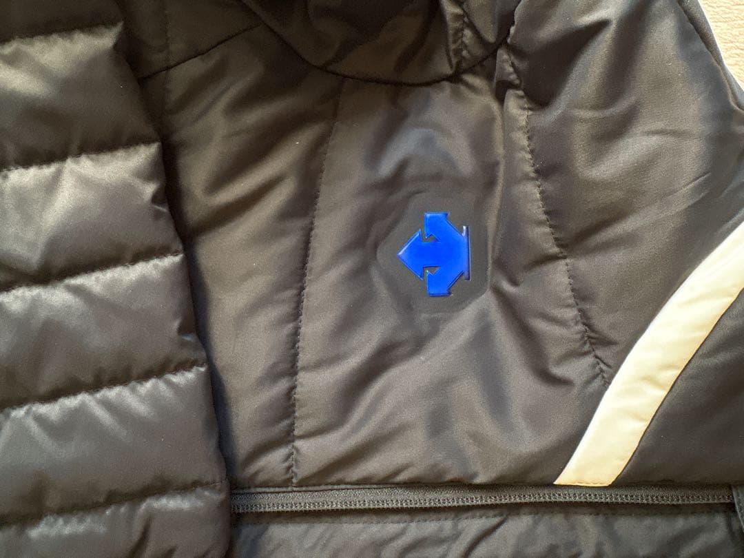 DESCENTE GOLFデサントモバイルサーモ　中綿ジャンパー温度調節アウター