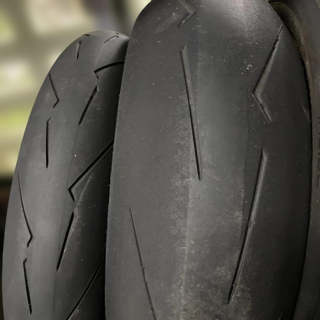 スポーツタイヤ 120/70 ZR17 180/55 ZR17