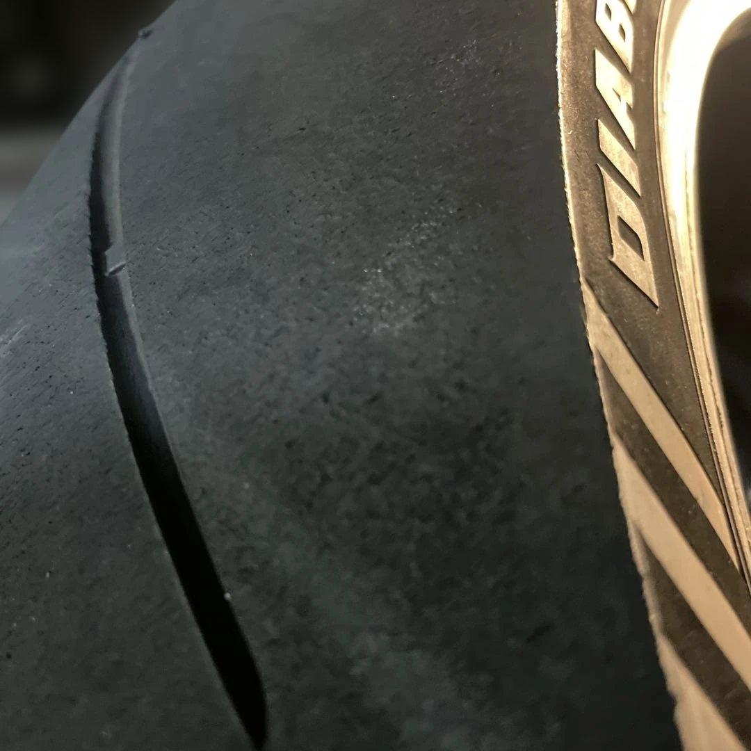 スポーツタイヤ 120/70 ZR17 180/55 ZR17