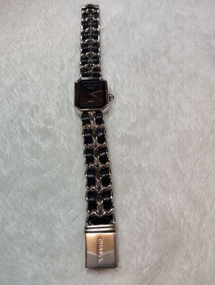 CHANEL 腕時計 ブラック シルバー（イミテーション）