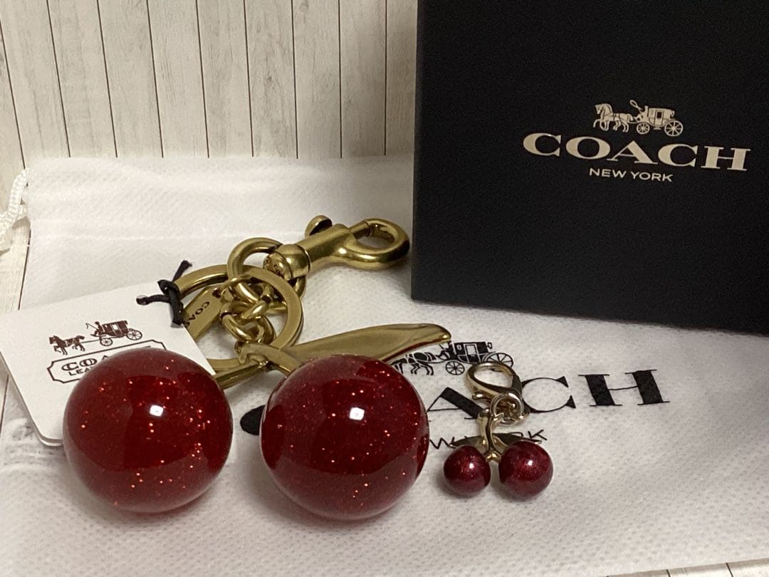 未使用美品コーチCOACH 赤いチェリーキーホルダー＆ミニチェリーセット本物