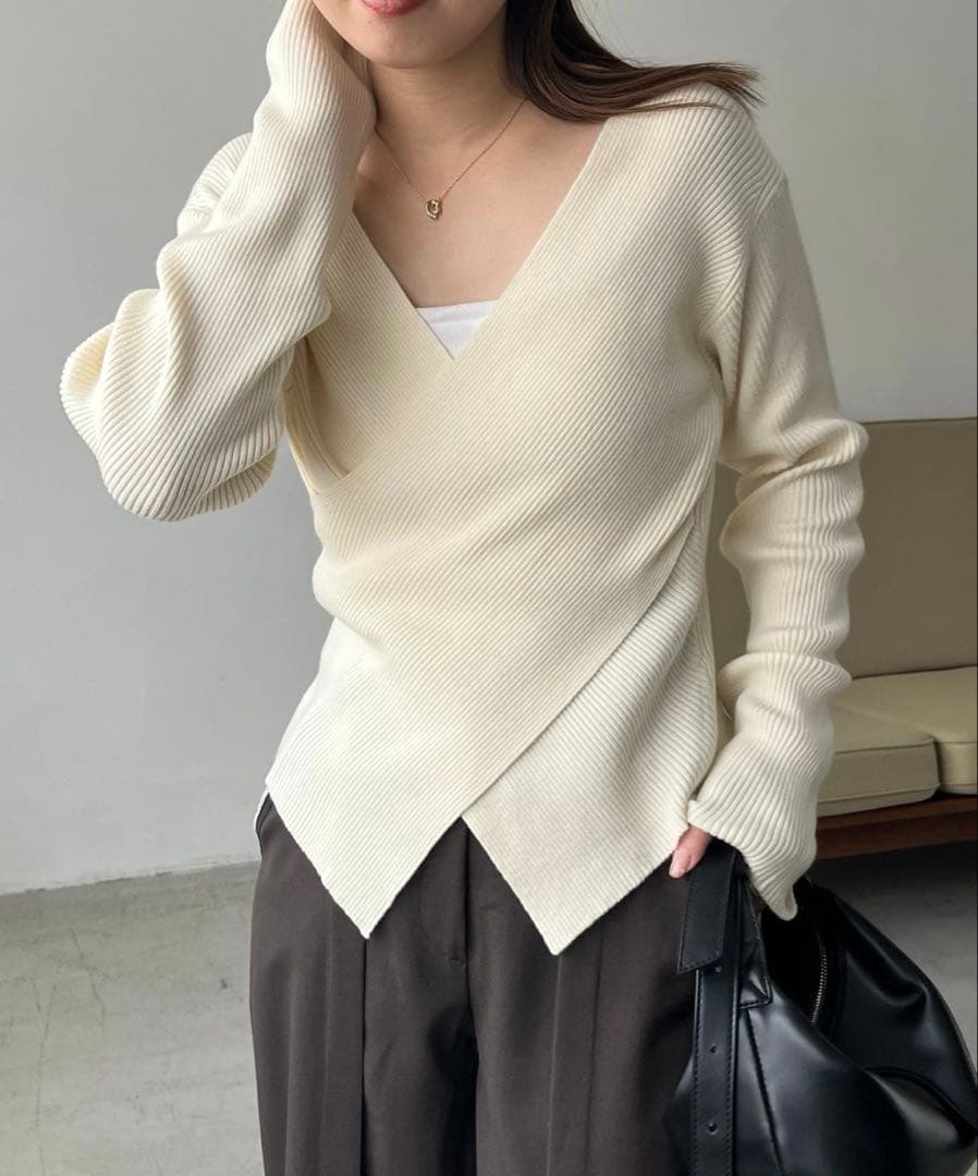 CAPRICIEUX LE'MAGE　クロスVネックニット