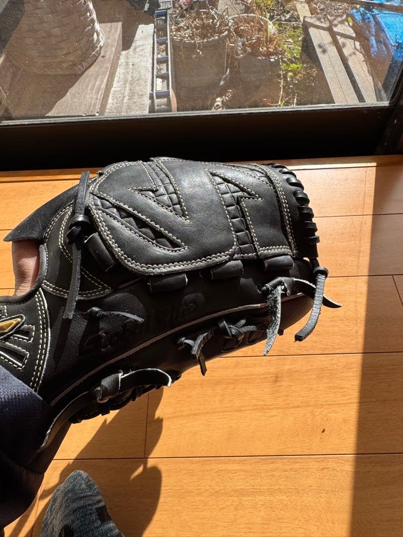 黒いレザー野球グローブ 右投げ用