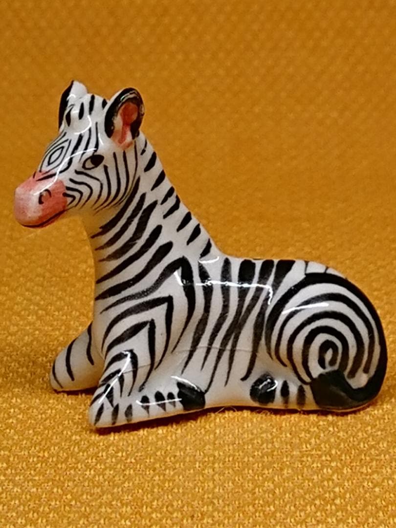 シマウマ　陶器　オブジェ　置物　インテリア　工芸品　美術品　A2670