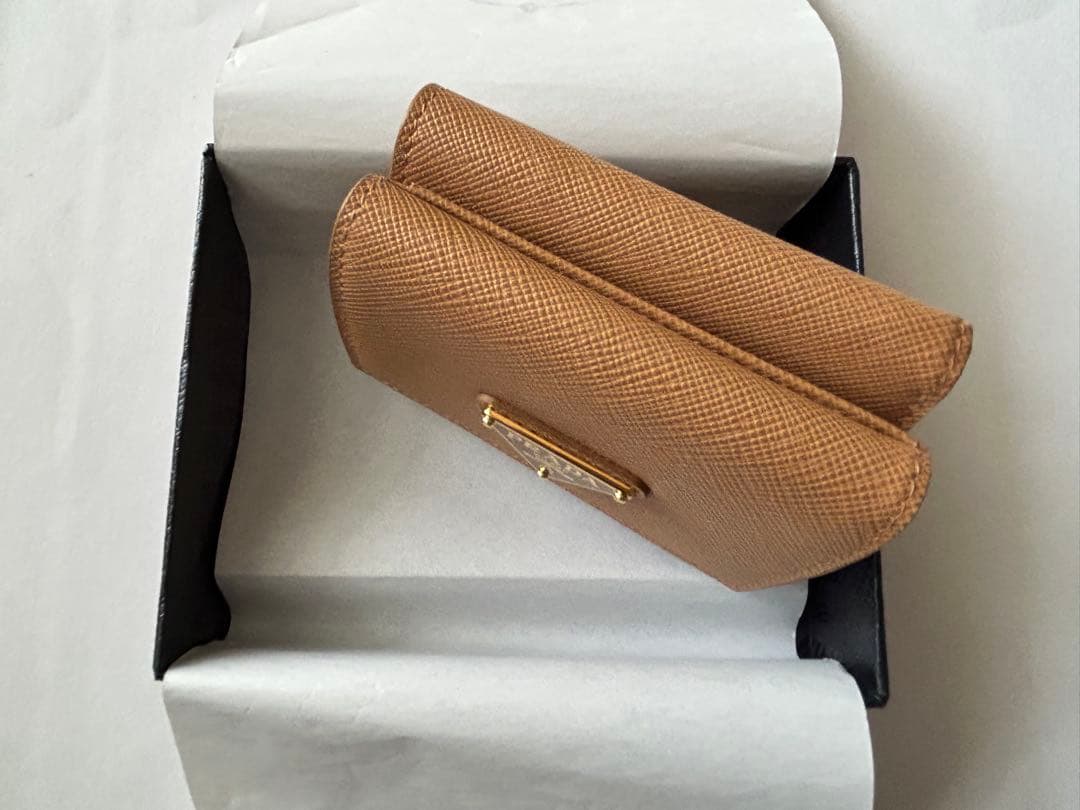 PRADA サフィアーノ レザー トライアングル ミニウォレット 財布