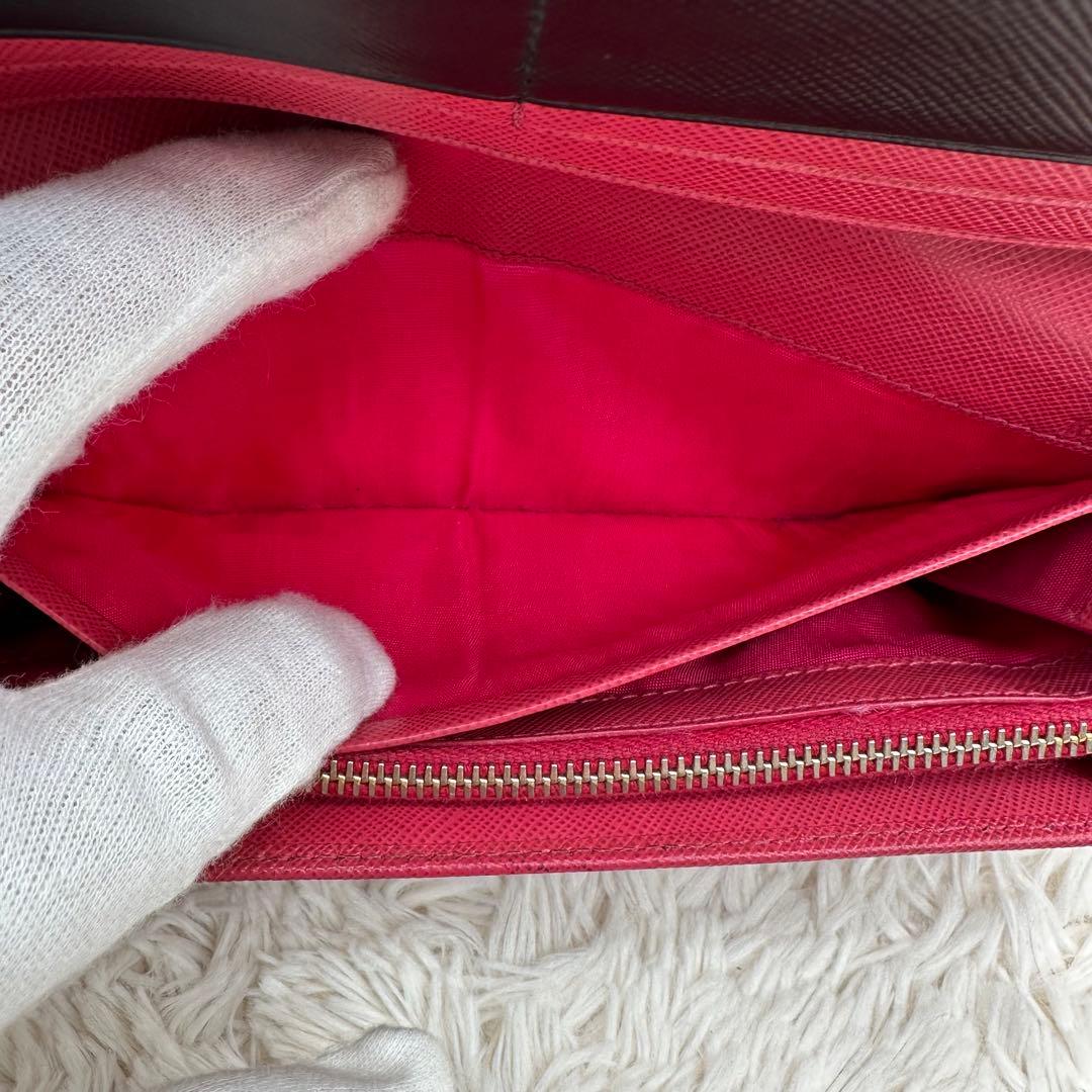 ✨美品✨プラダ　長財布　メタルロゴ　バイカラー　サフィアーノレザー　黒　赤