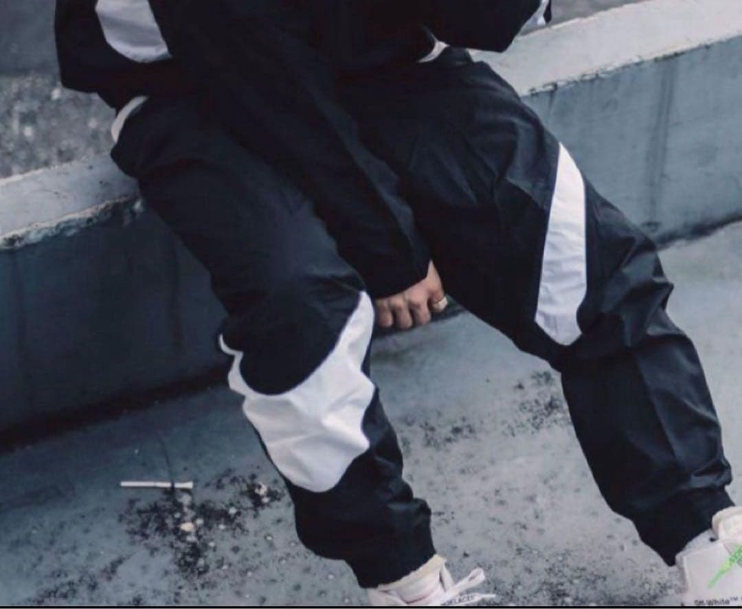 ☆新品タグ付☆ S NIKE ビッグスウッシュ ウーブンパンツ　ブラック　黒