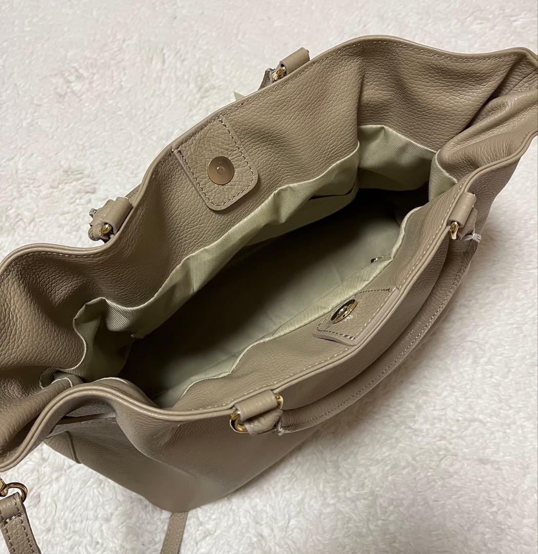 【新品未使用】MILOS ミロス 金具付きトートバック ベージュ NOBLE