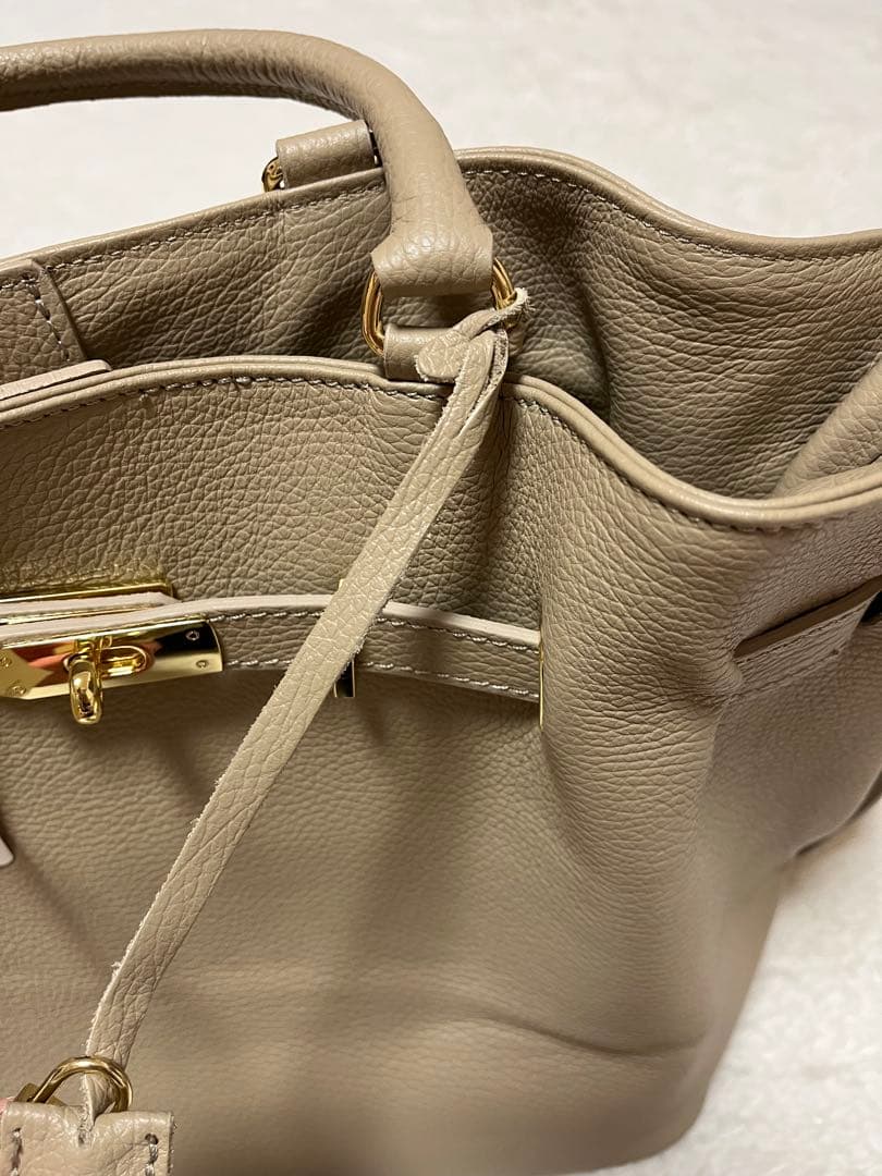 【新品未使用】MILOS ミロス 金具付きトートバック ベージュ NOBLE