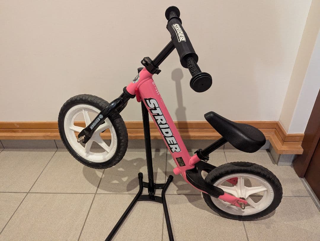 STRIDER ストライダー ピンク カスタム コドモディーポ スタンド付き