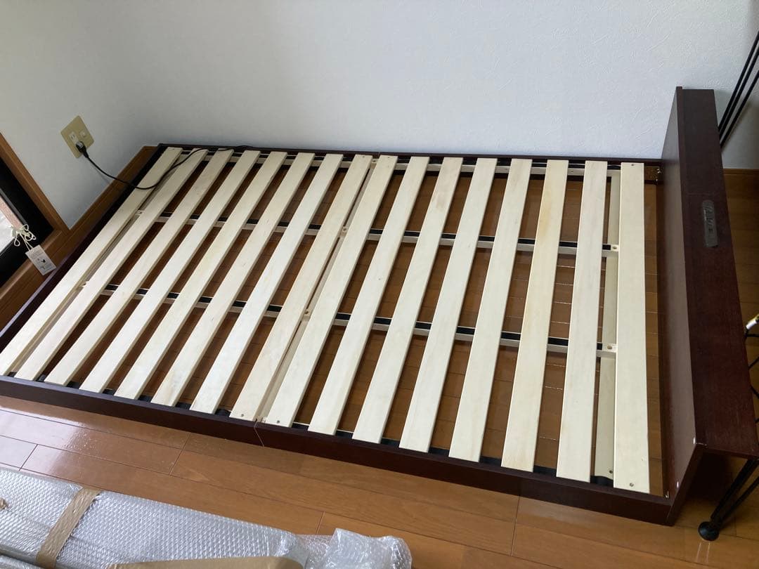 【送料込み】すのこベッドフレーム セミダブルUSBポート付き