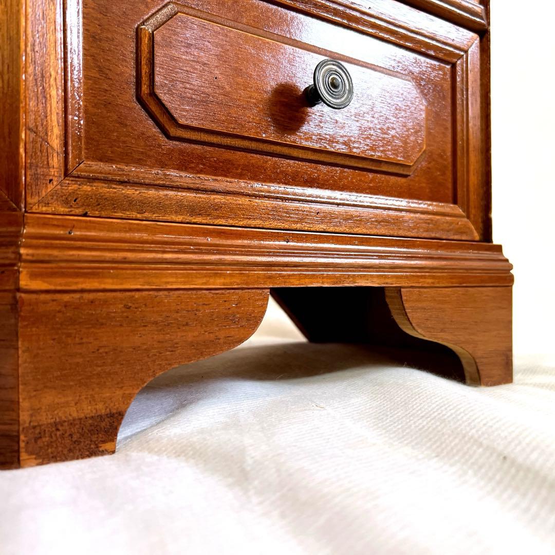 小ぶりなチェスト・イタリア　 横幅52cm・奥行29cm・高さ71cm