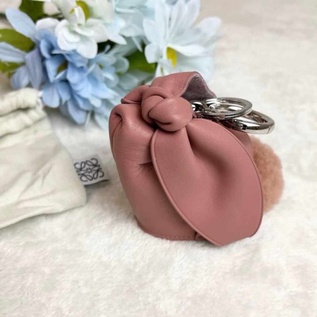 【完売品/美品✨】LOEWE ラビット キーホルダー レザー ピンク 収納袋有り