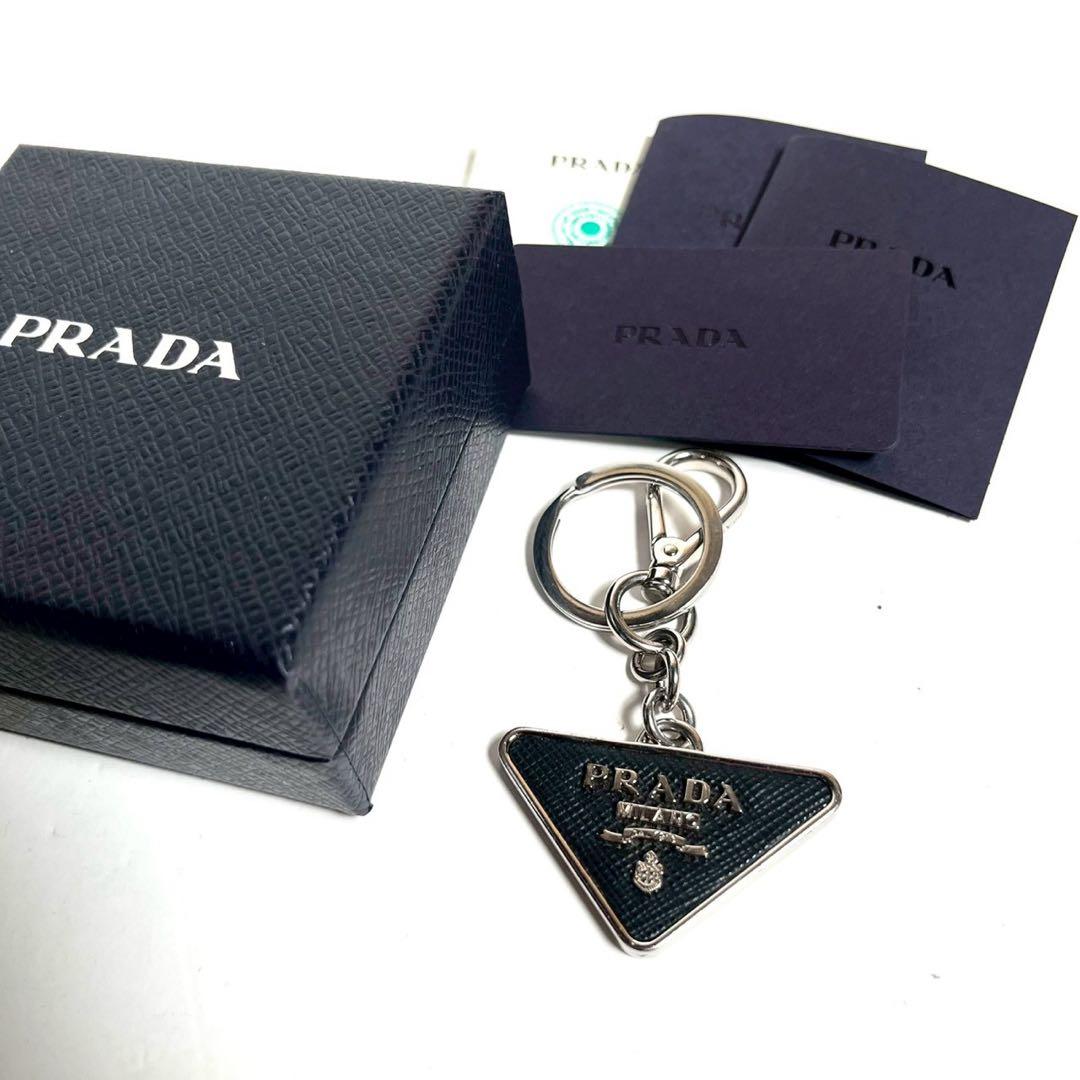 【極美品・付属品完備✨】近年 プラダ キーホルダー トライアングル サフィアーノ