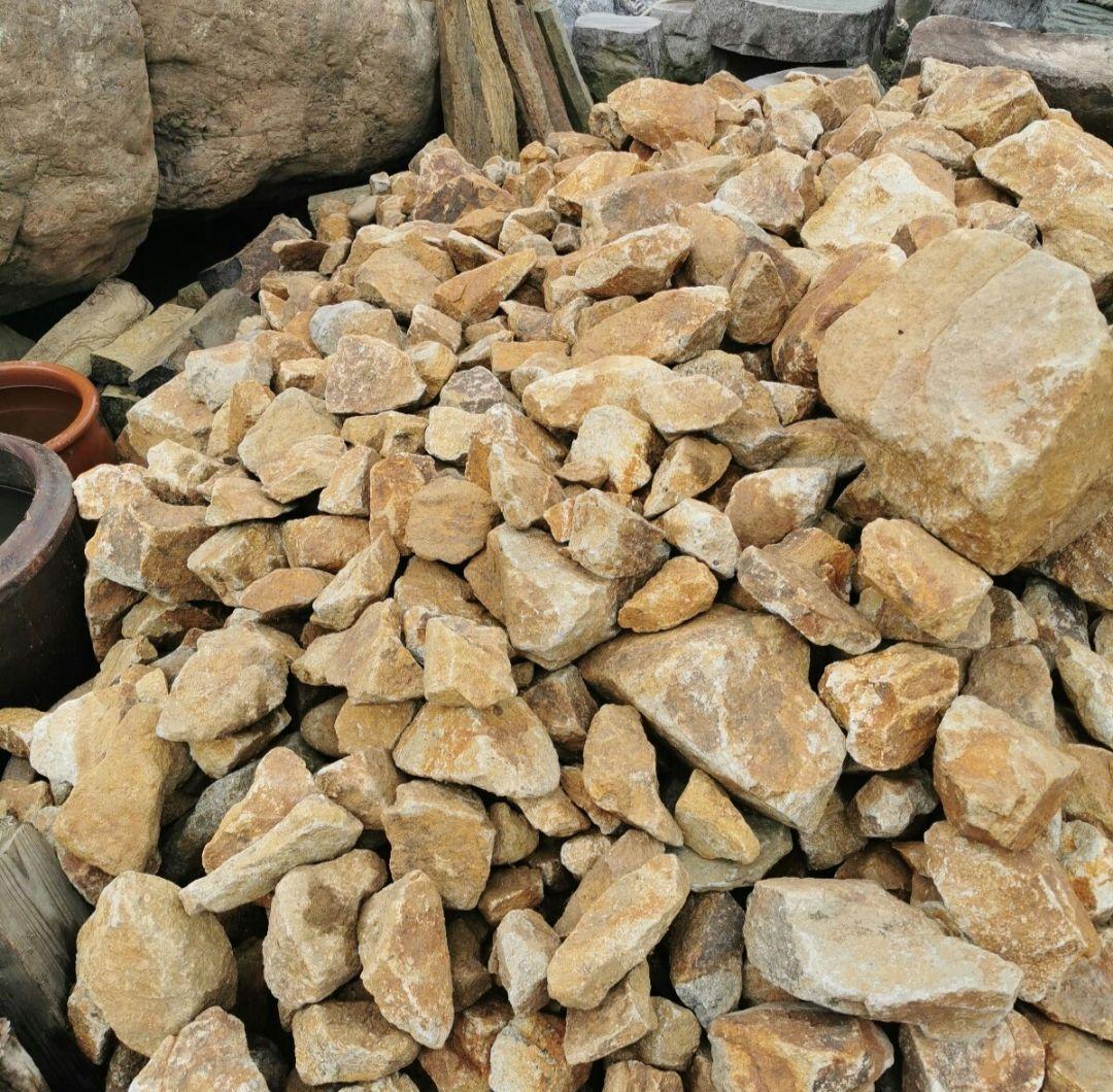 滋賀産　甲賀石　1.000キロ　庭石　石 石材　割栗石　庭　坪庭　ガーデニング