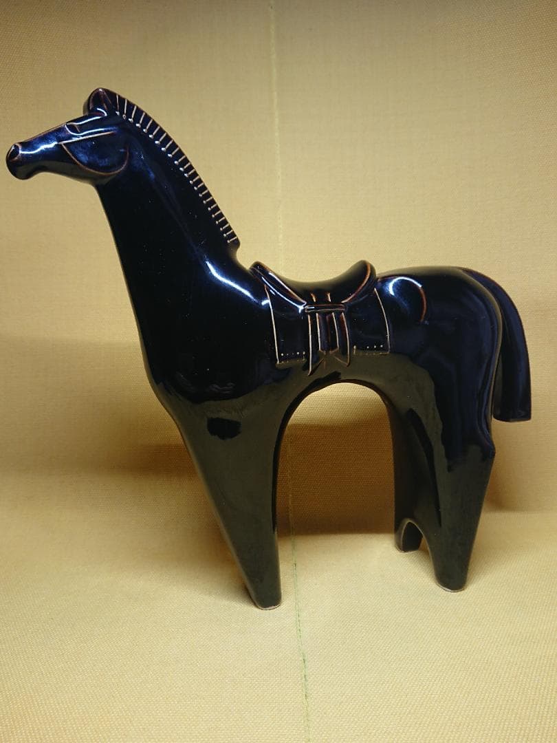 【美品】ウマ　馬　黒馬　陶器　置物　インテリア　工芸品　美術品　A1479