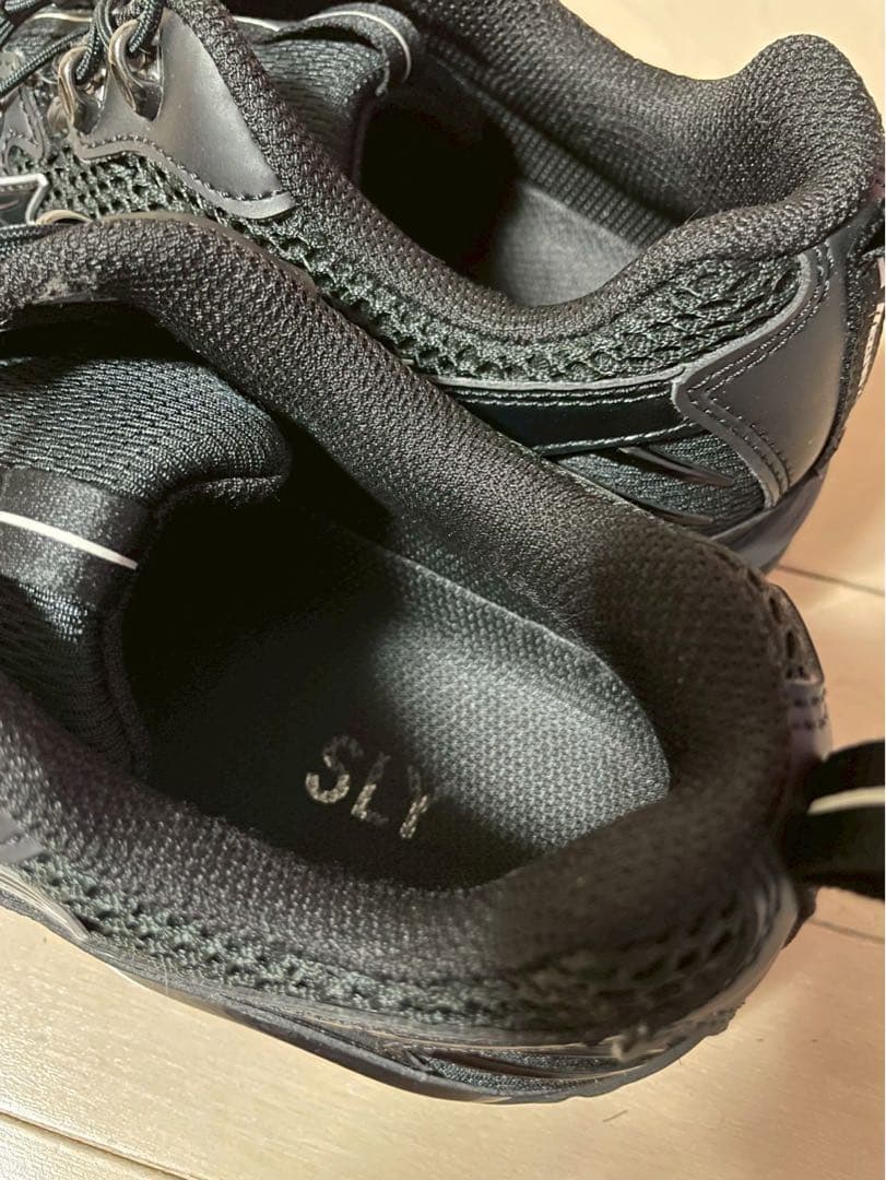 SLY × Mizuno 限定コラボスニーカー